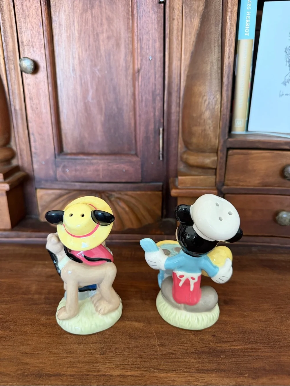 Disney Mickey Minnie Pluto Ceramic Salt Pepper Shakers Chef Picnic Set